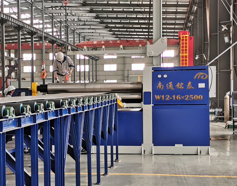 四輥卷板機(jī)廠家說(shuō)明四輥卷板機(jī)的主要部件有哪些？